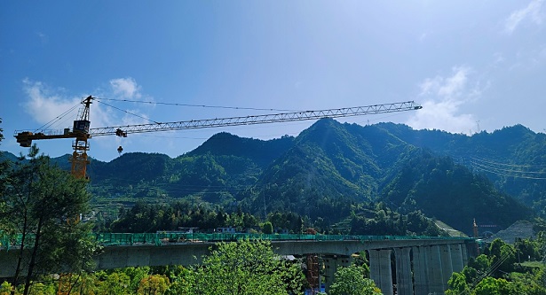 渝湘高铁重庆至黔江段有新进展&nbsp;全线首座双线大桥梁体全部完成